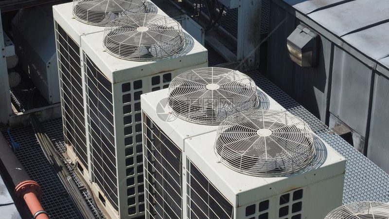水冷式冷水机组：变频与定频的差异化解析